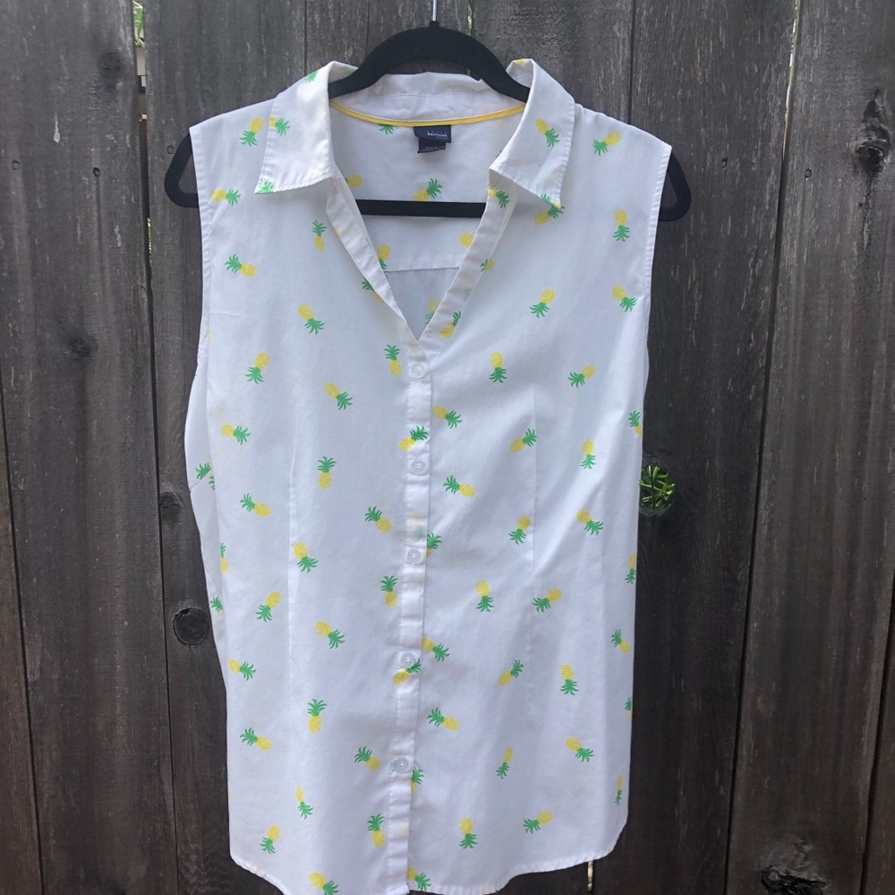 Pineapple Print Sleeveless ButtonUp Blouse 1X - Picture 2 of 5